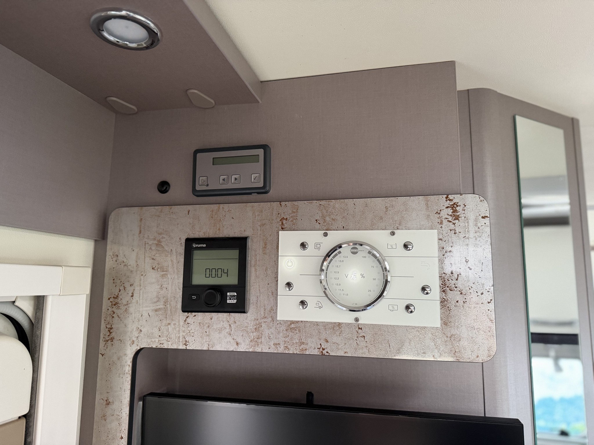 BURSTNER Lyseo T690G Limited / Gratis S