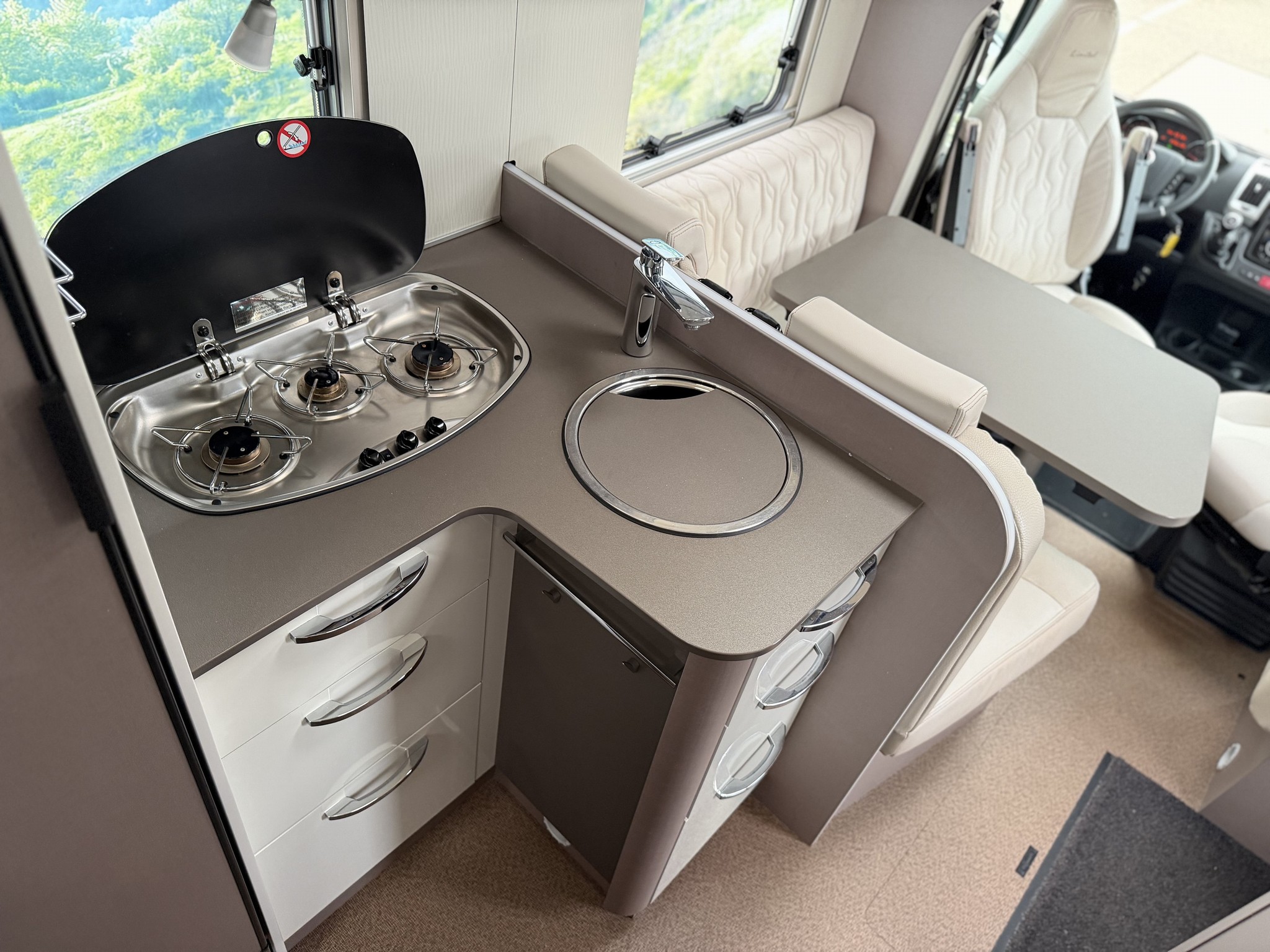 BURSTNER Lyseo T690G Limited / Gratis S