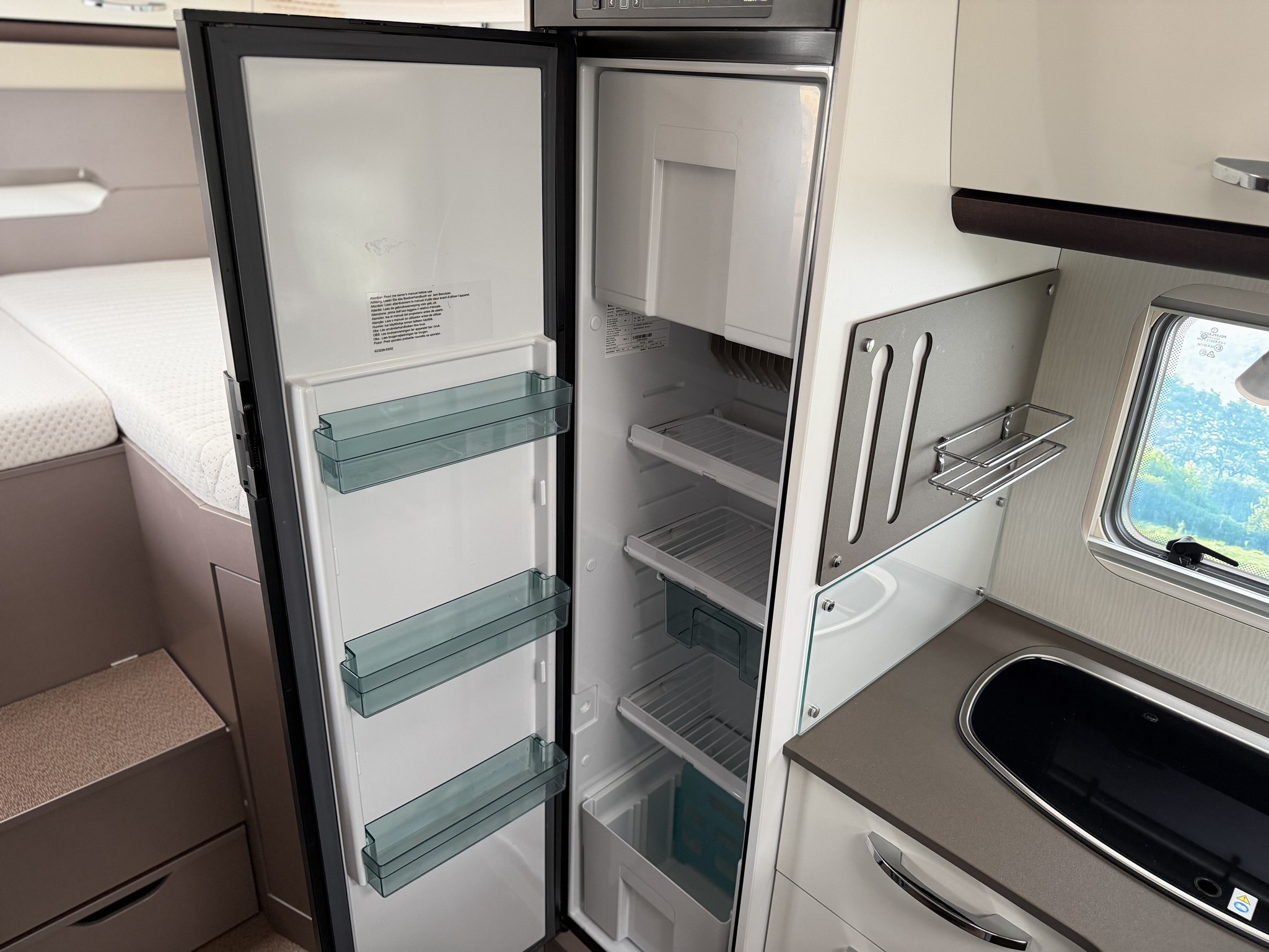 BURSTNER Lyseo T690G Limited / Gratis S