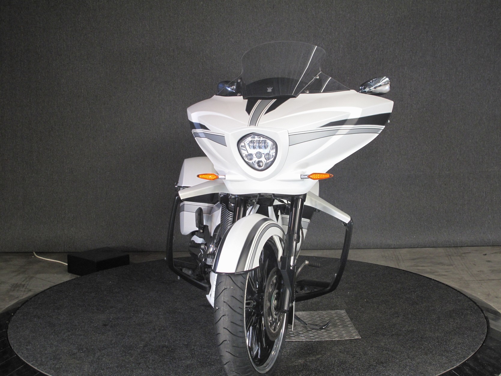 VICTORY - MAGNUM Door ons als nieuw gele