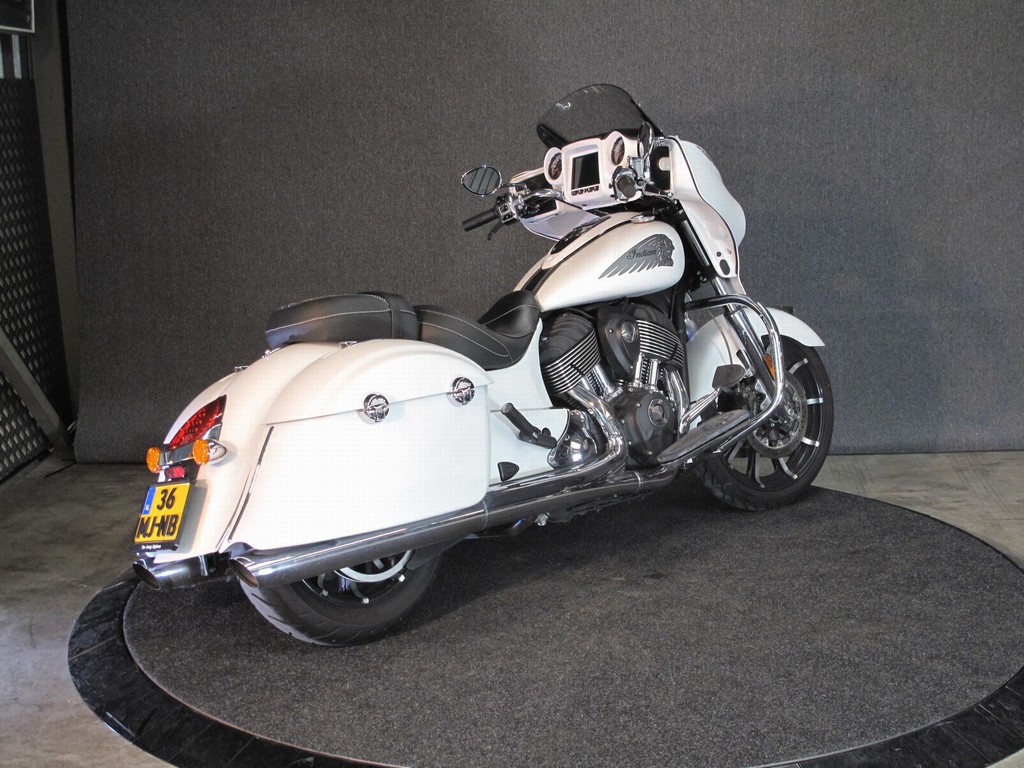 INDIAN Chieftain Dark Horse Official