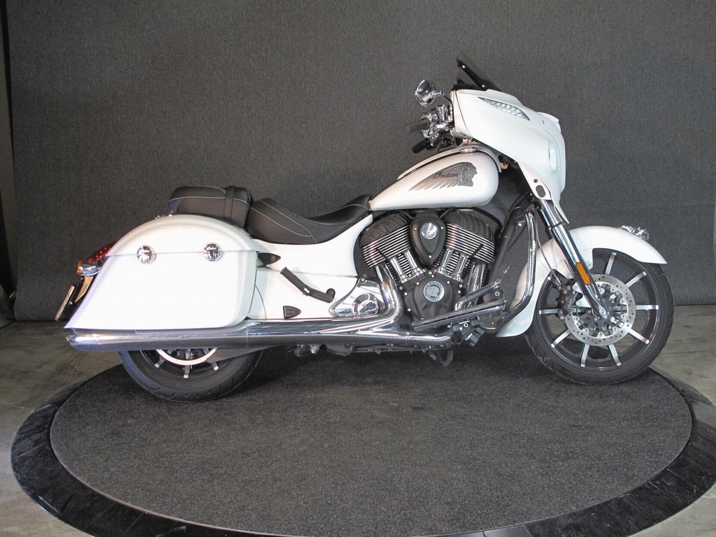 INDIAN Chieftain Dark Horse Official