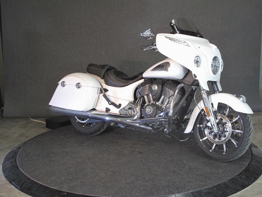 INDIAN Chieftain Dark Horse Official