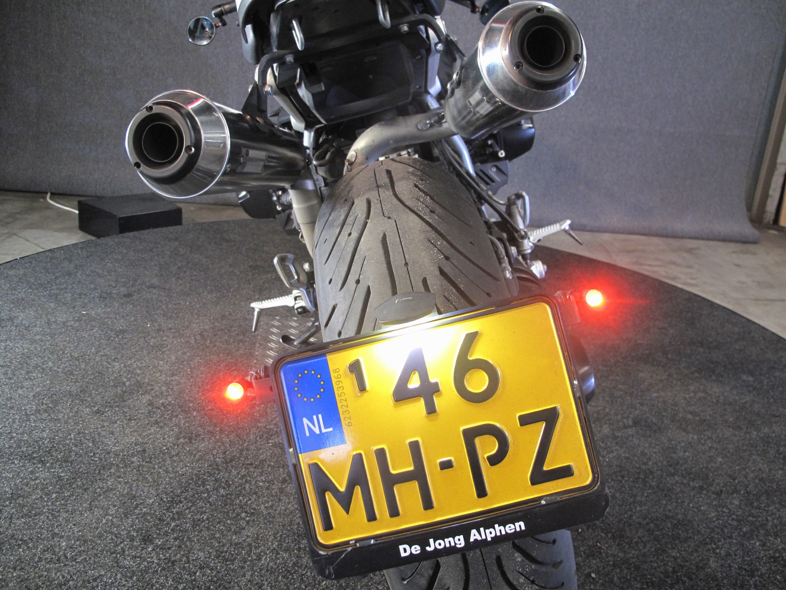 BMW - R Nine T Racer Zeer goed onder