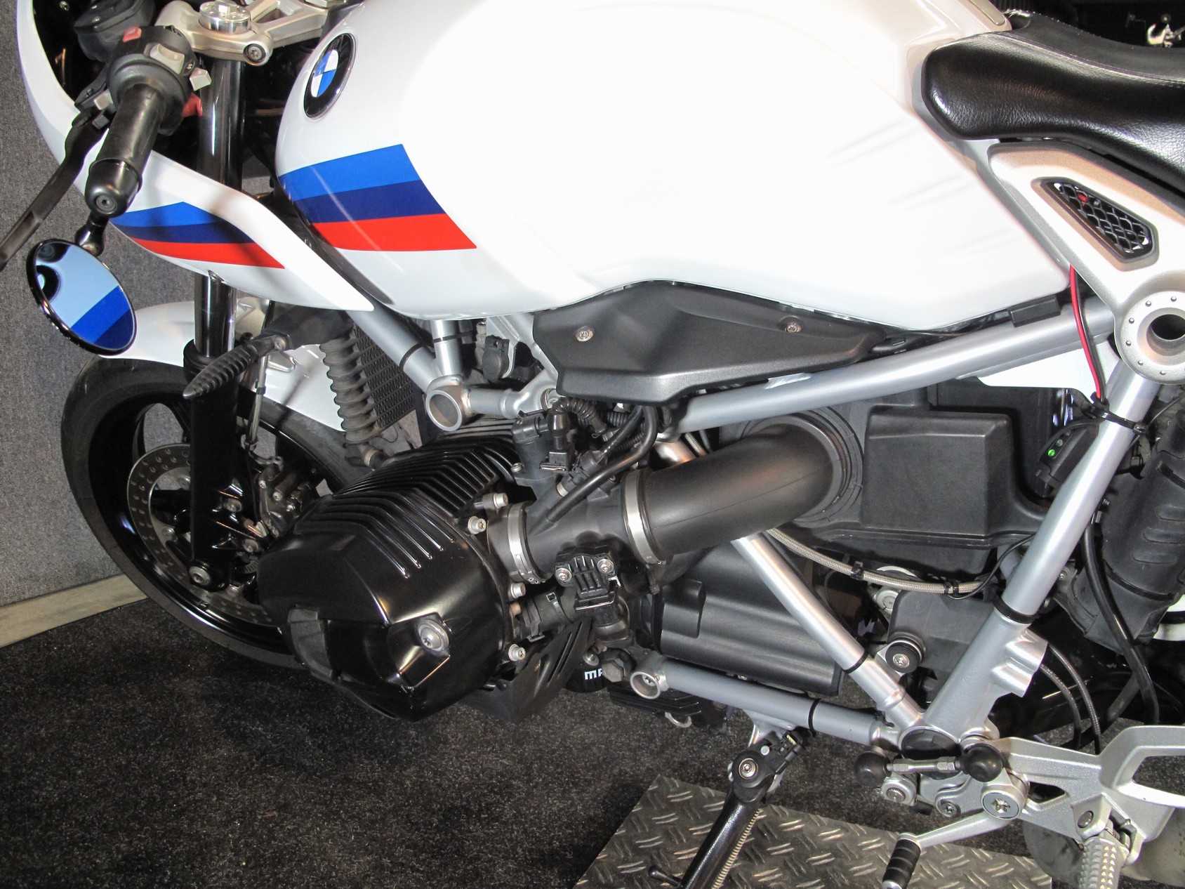 BMW - R Nine T Racer Zeer goed onder