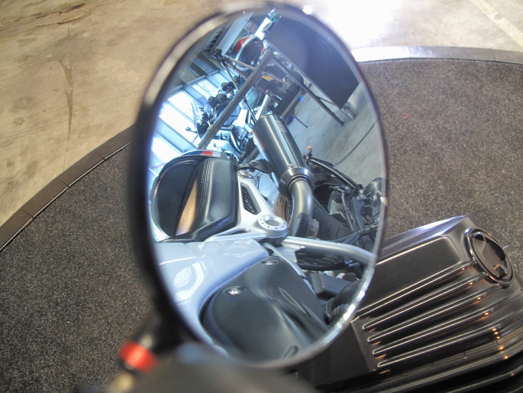 BMW - R Nine T Racer Zeer goed onder