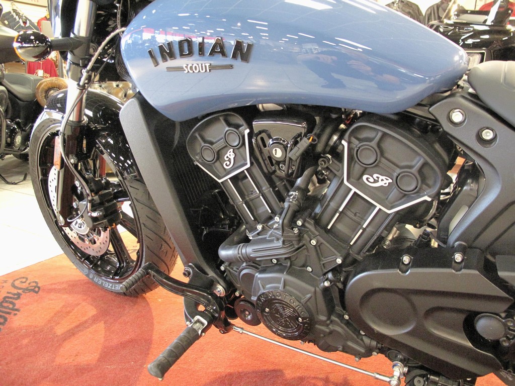 INDIAN Scout Rogue Official Indiasn M
