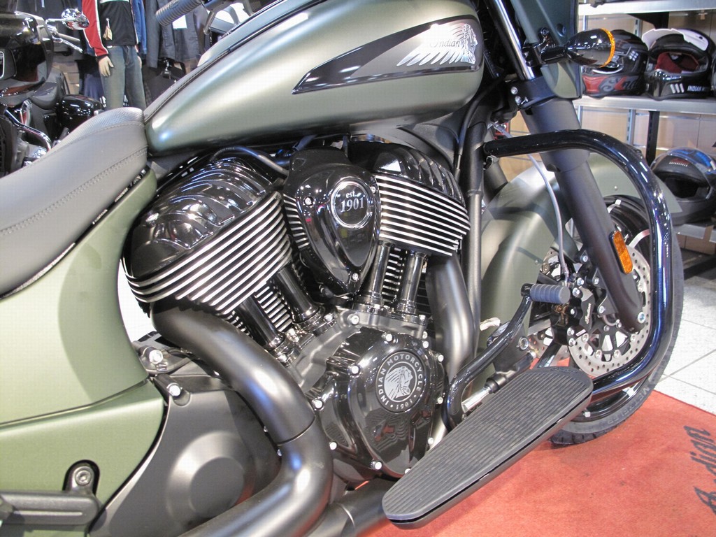 INDIAN - Chieftain Dark Horse Official