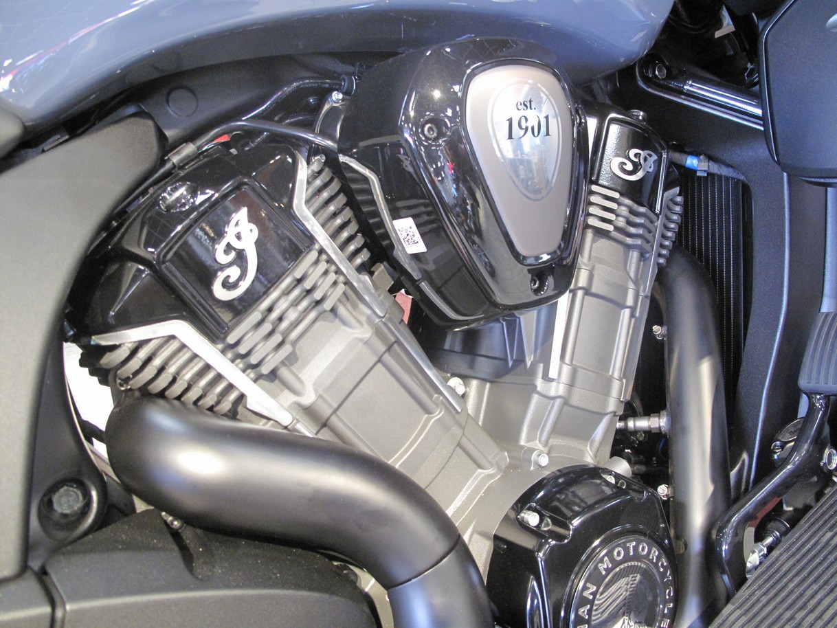 INDIAN - Pursuit Dark Horse Official In