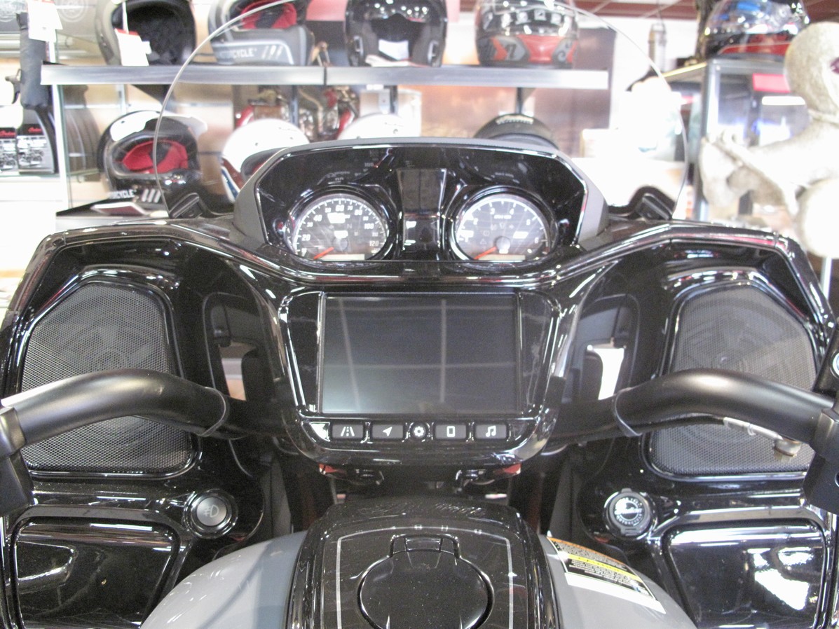 INDIAN - Pursuit Dark Horse Official In