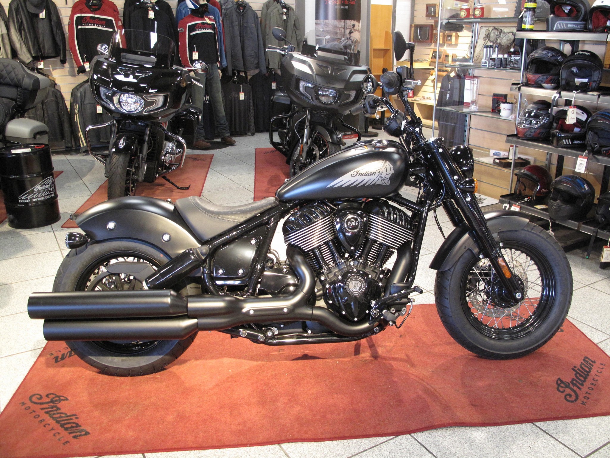 INDIAN - Chief Bobber Dark Horse Nieuw