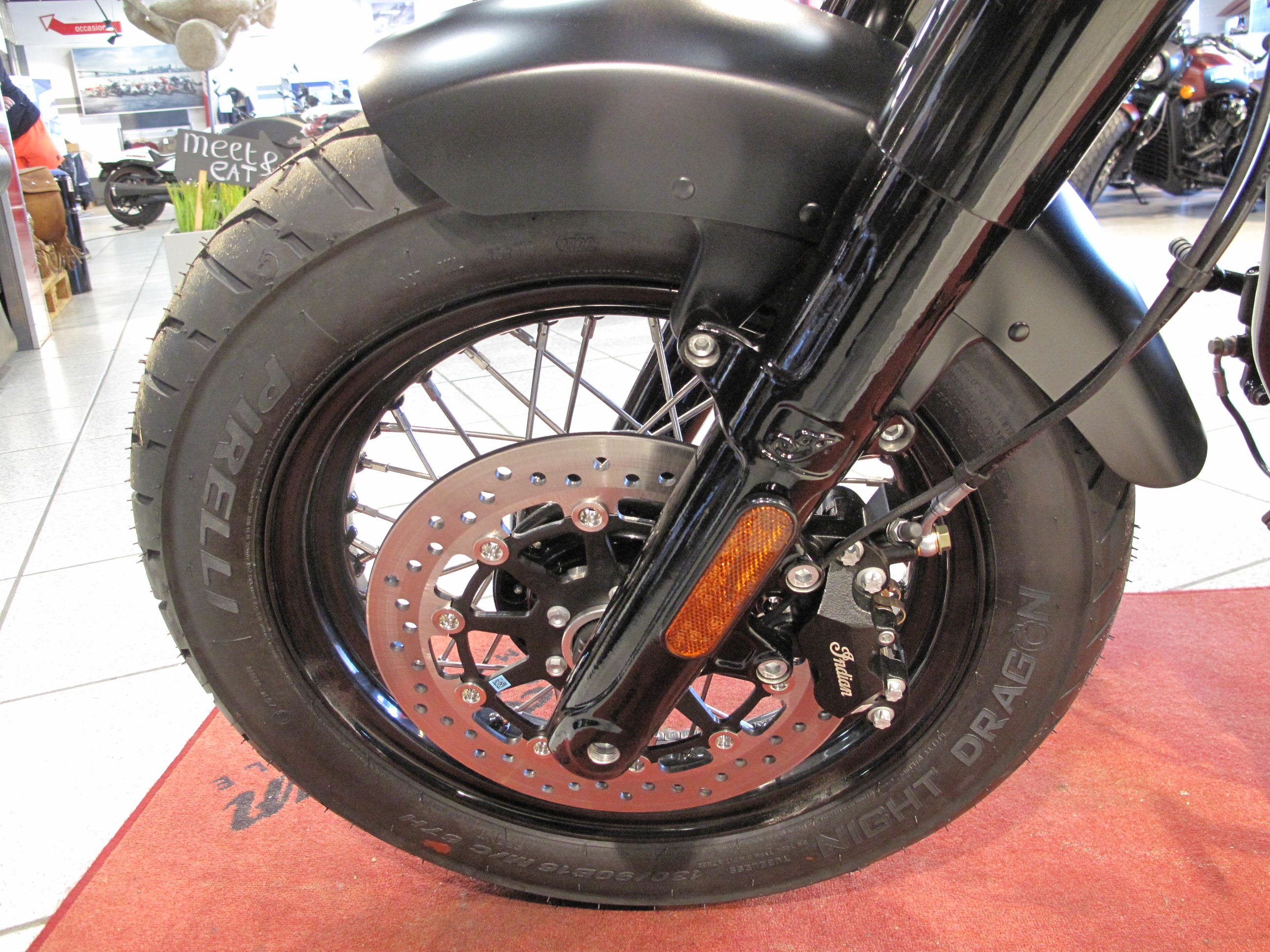 INDIAN - Chief Bobber Dark Horse Nieuw