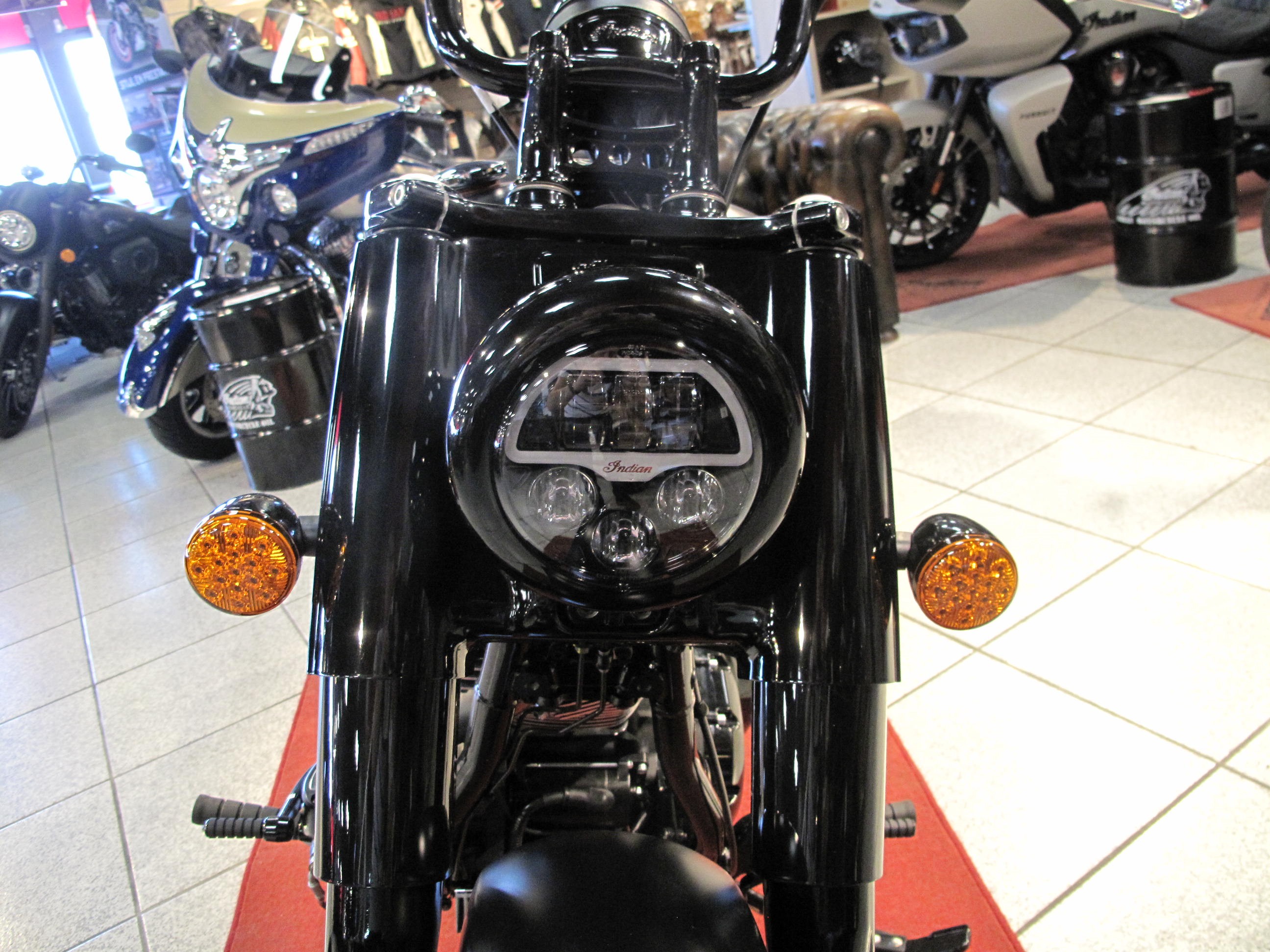 INDIAN - Chief Bobber Dark Horse Nieuw