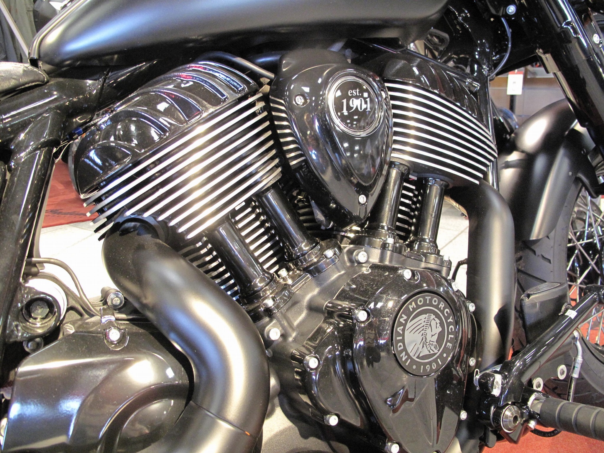 INDIAN - Chief Bobber Dark Horse Nieuw