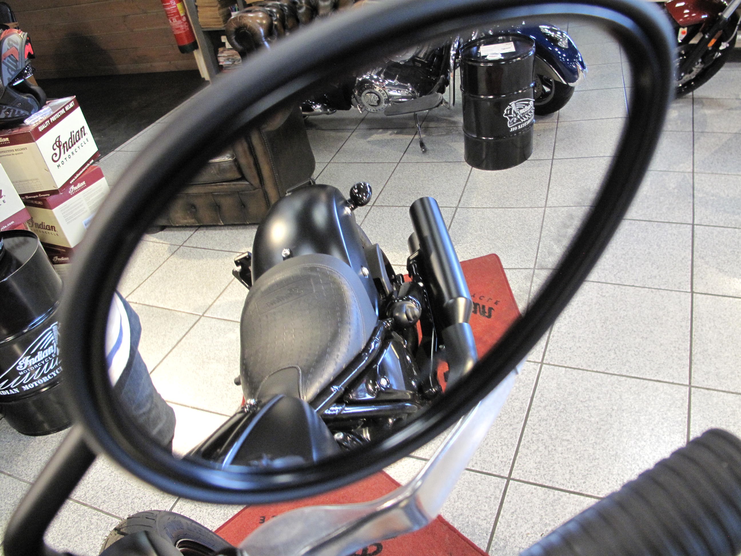 INDIAN - Chief Bobber Dark Horse Nieuw