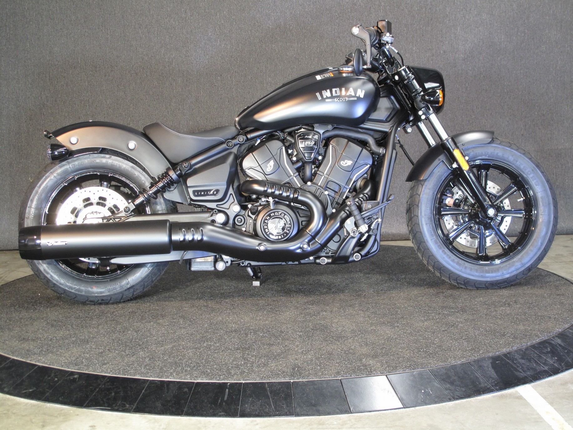 INDIAN - Scout Bobber Limited + Tech