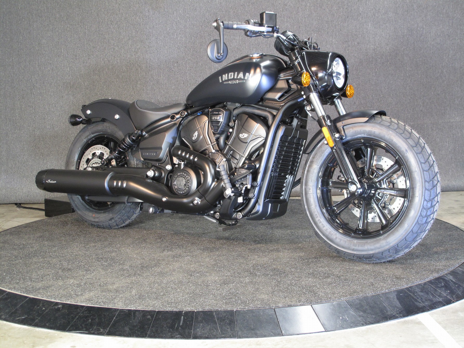 INDIAN - Scout Bobber Limited + Tech