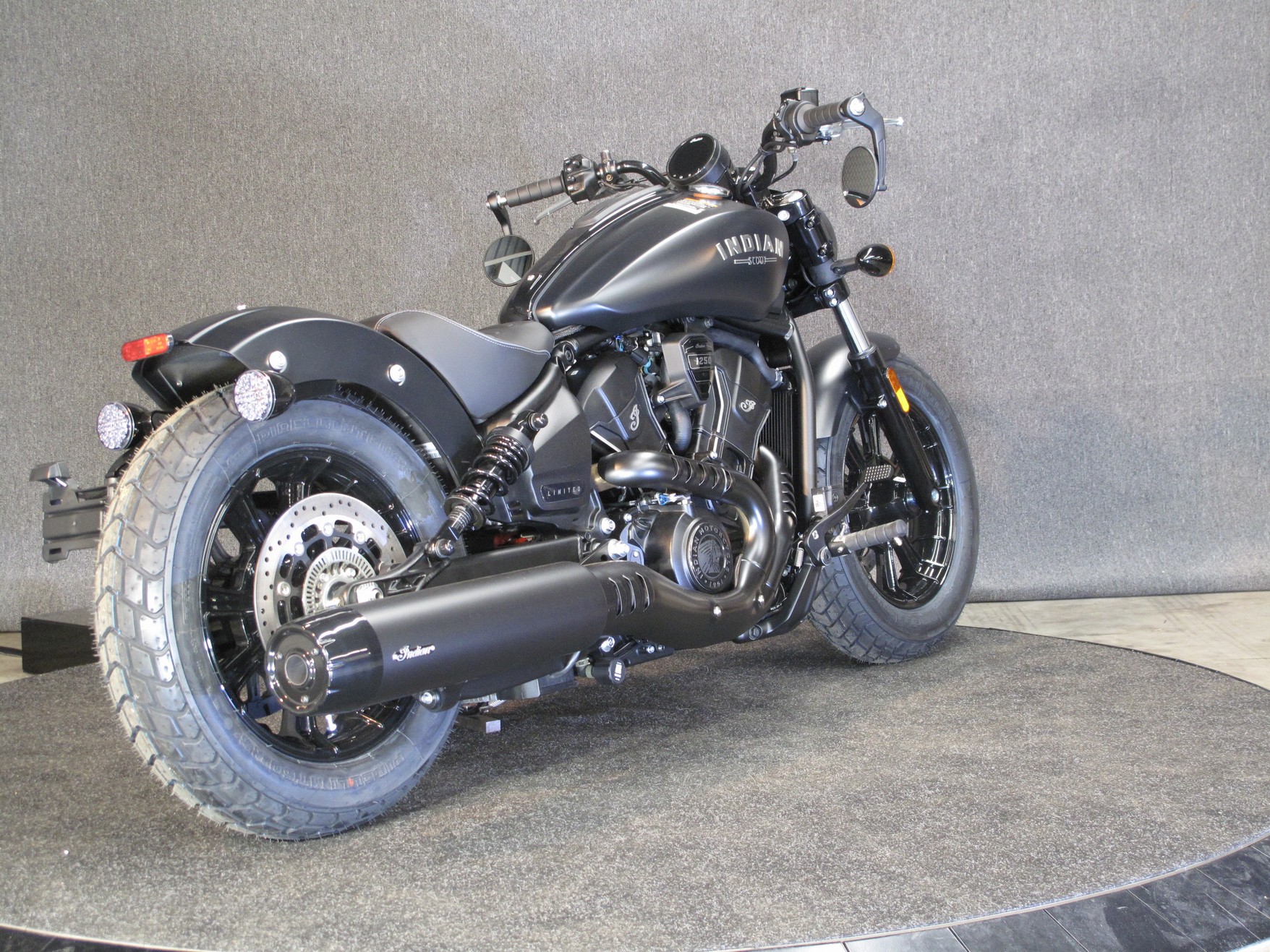 INDIAN - Scout Bobber Limited + Tech