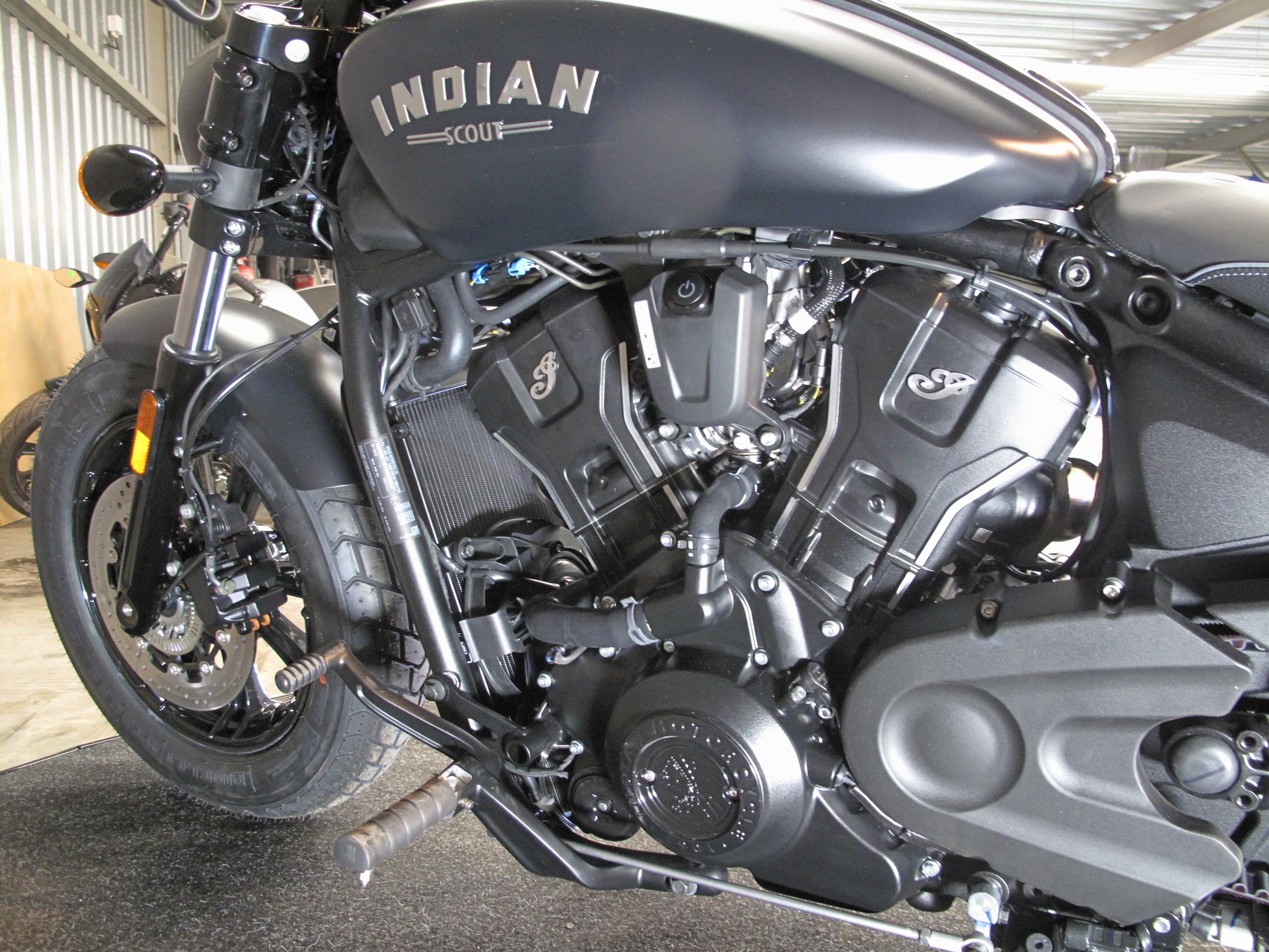 INDIAN - Scout Bobber Limited + Tech