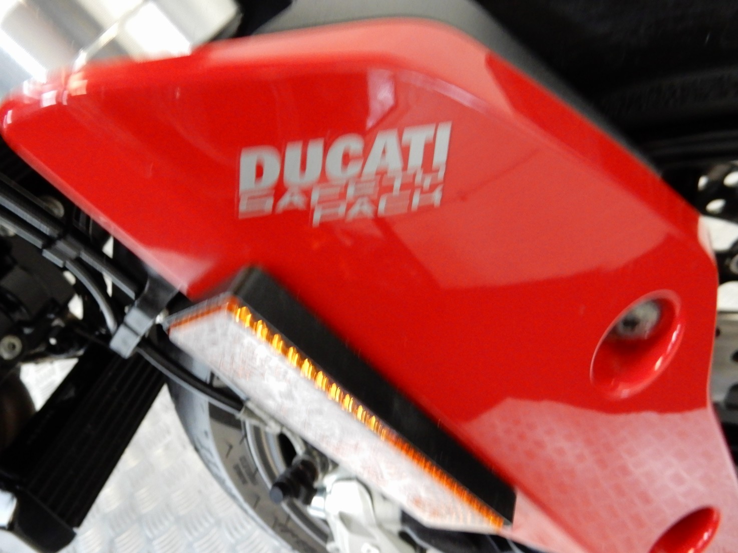 DUCATI - HYPERMOTARD 939