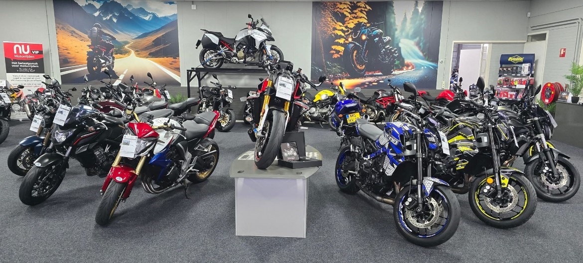 MV AGUSTA - BRUTALE 800 ROSSO