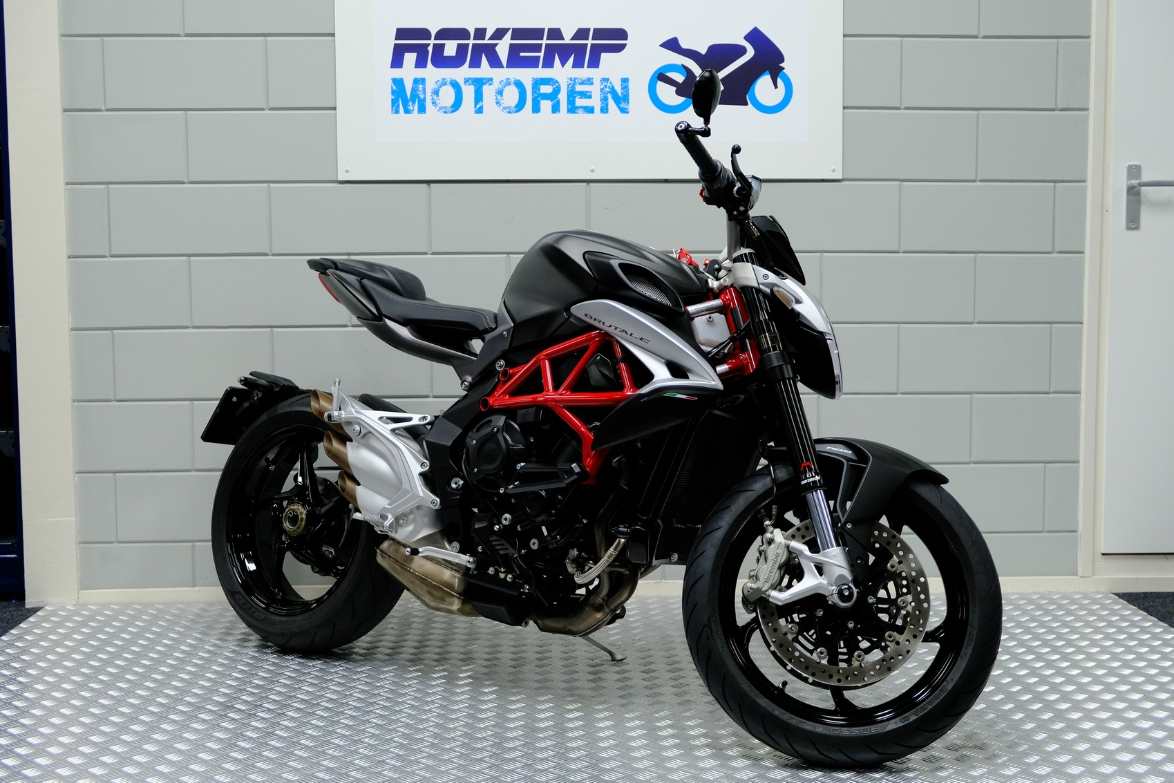 MV AGUSTA - BRUTALE 800 ROSSO