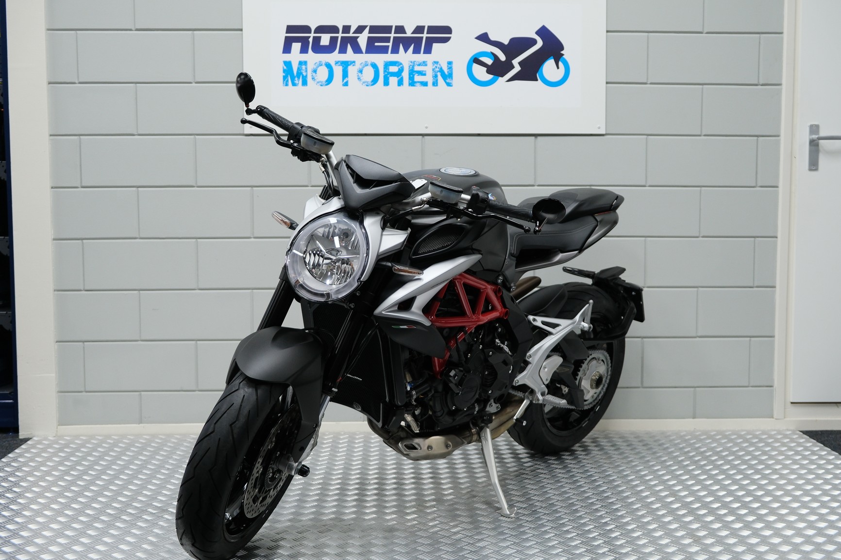 MV AGUSTA - BRUTALE 800 ROSSO