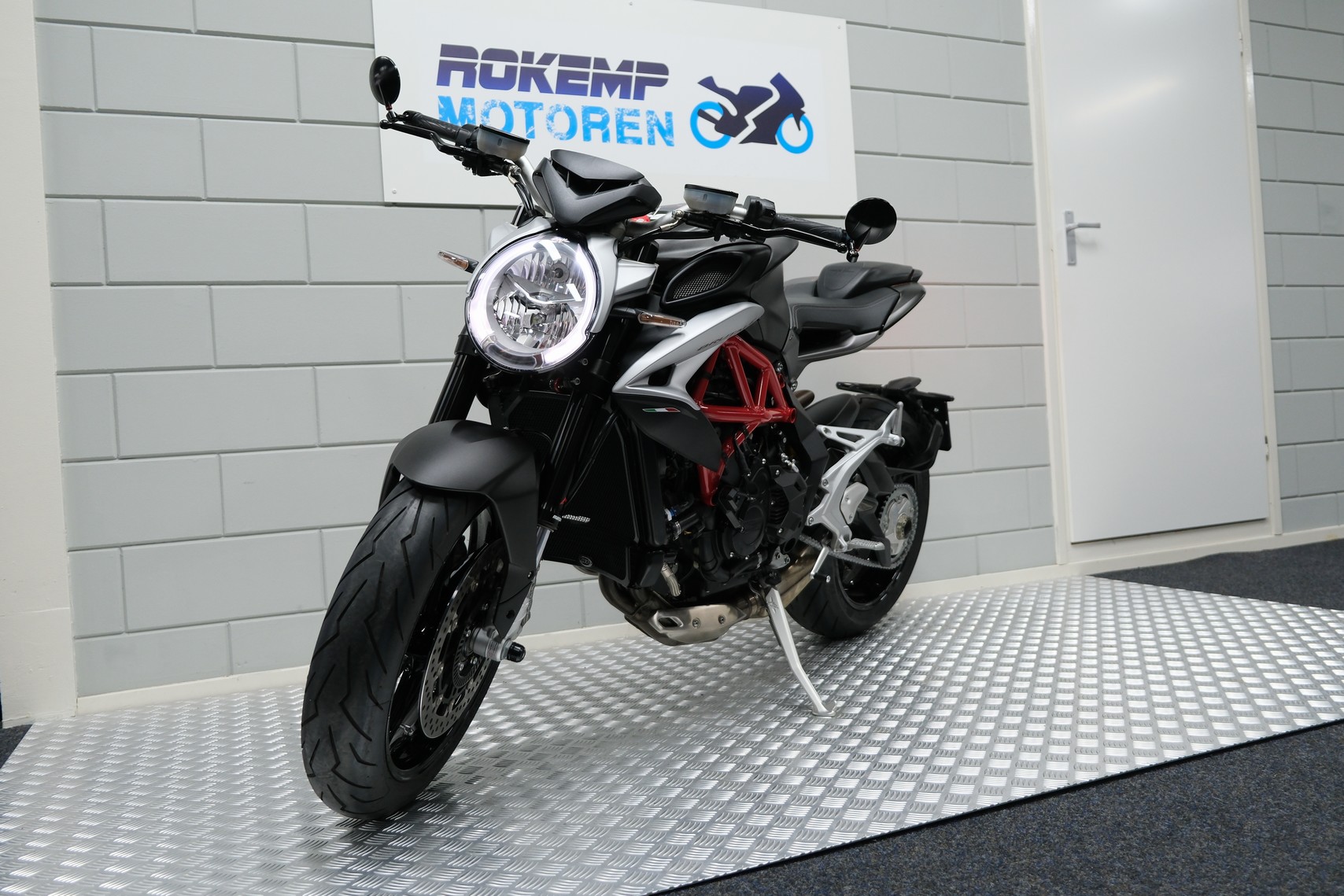 MV AGUSTA - BRUTALE 800 ROSSO