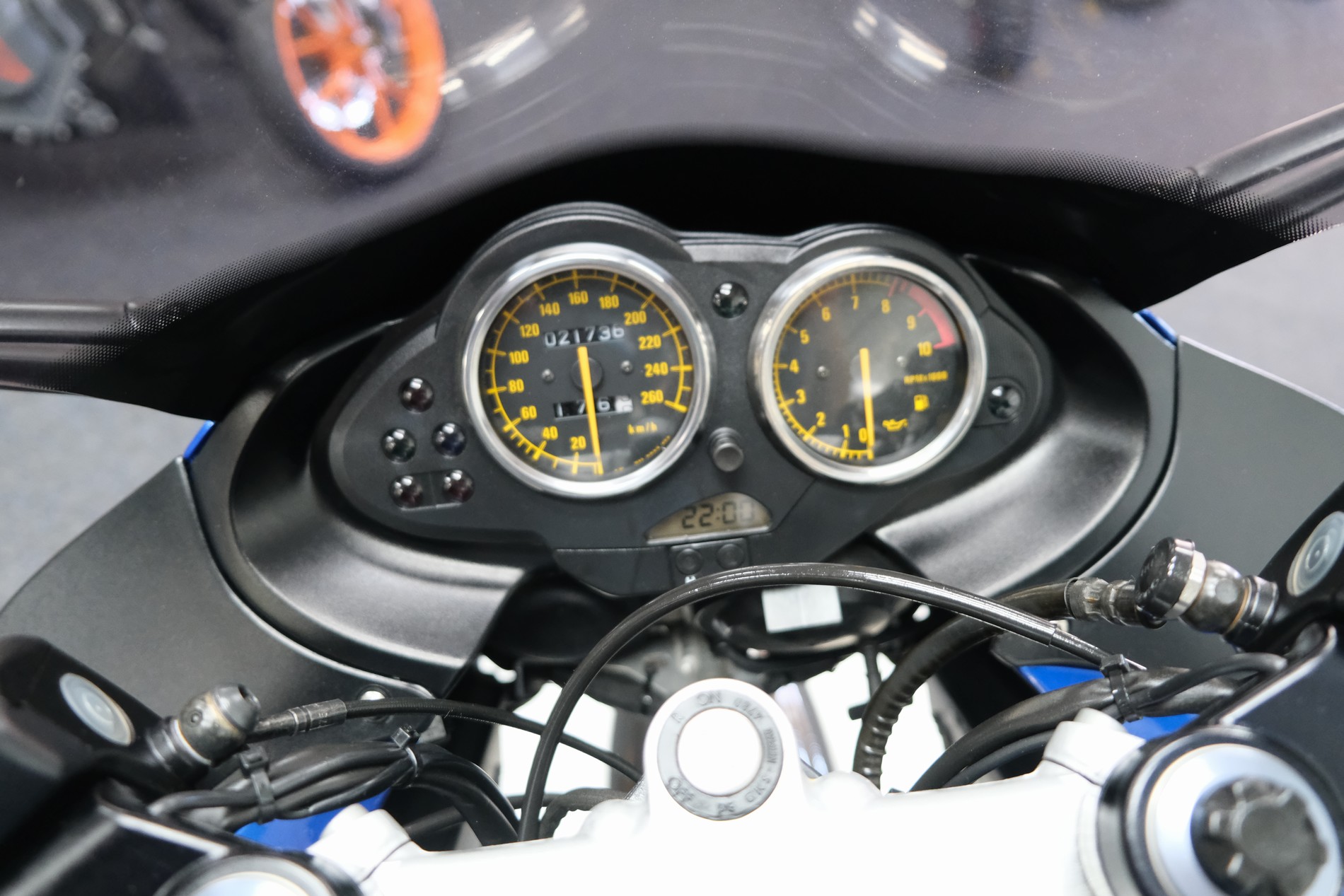 BMW - R1100 S