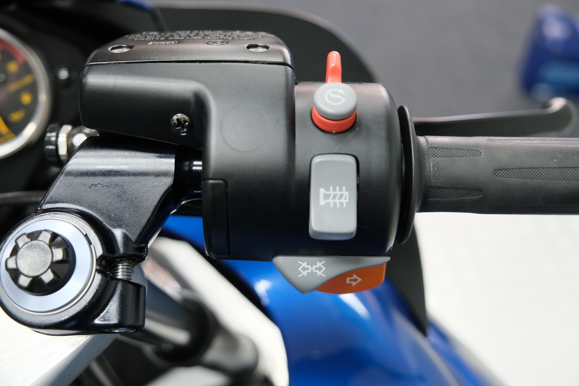 BMW - R1100 S