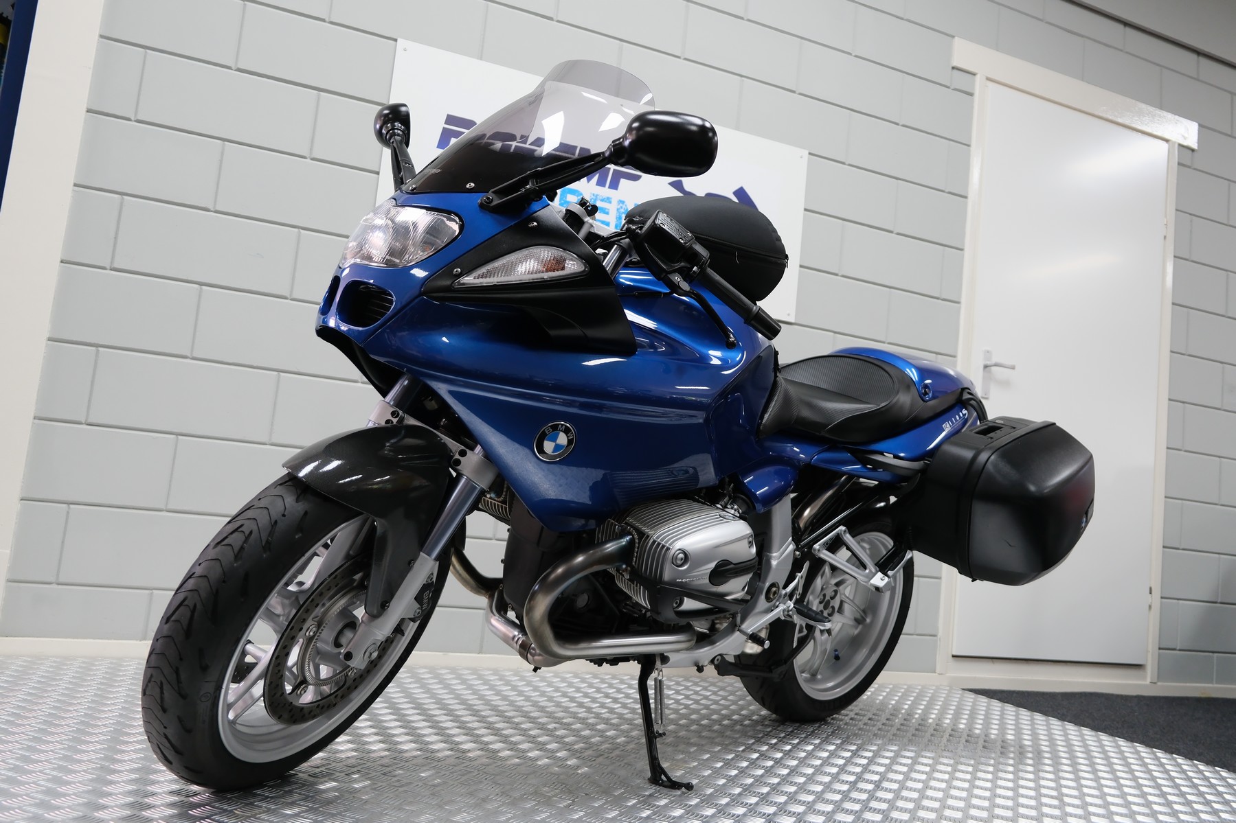 BMW - R1100 S