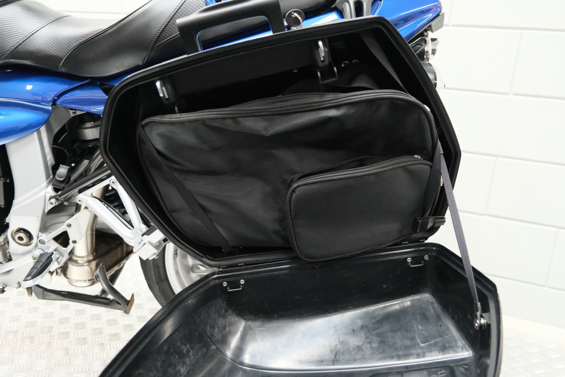 BMW - R1100 S