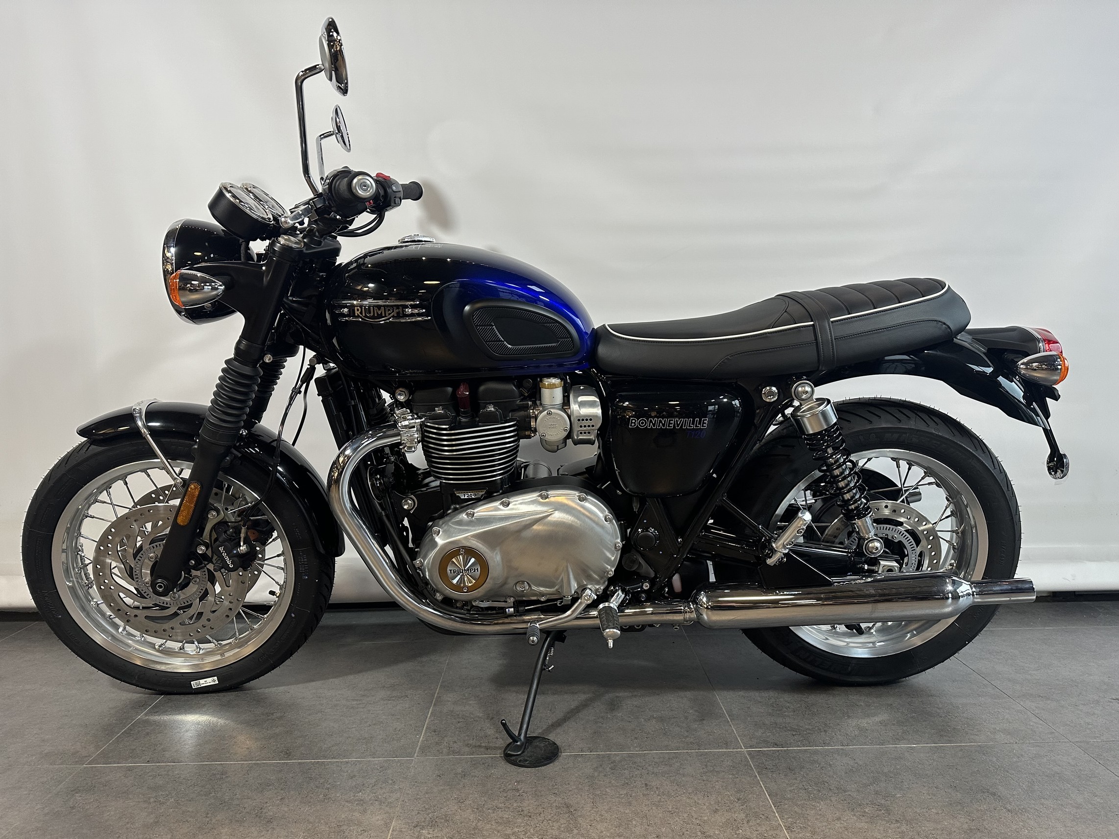 TRIUMPH - BONNEVILLE T120
