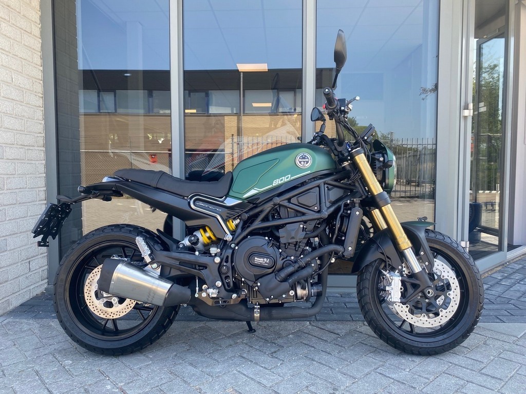 BENELLI - LEONCINO 800
