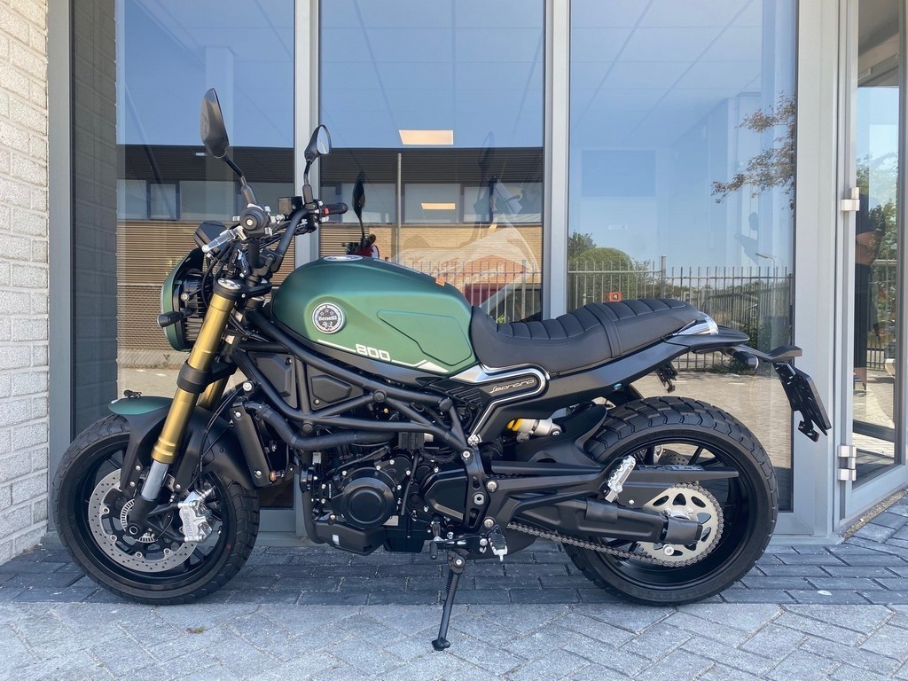 BENELLI - LEONCINO 800