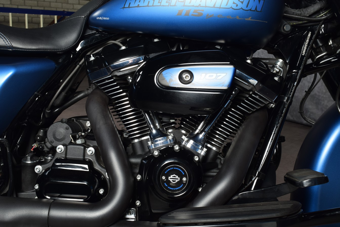 HARLEY-DAVIDSON - FLHXSANX Street Glide Special
