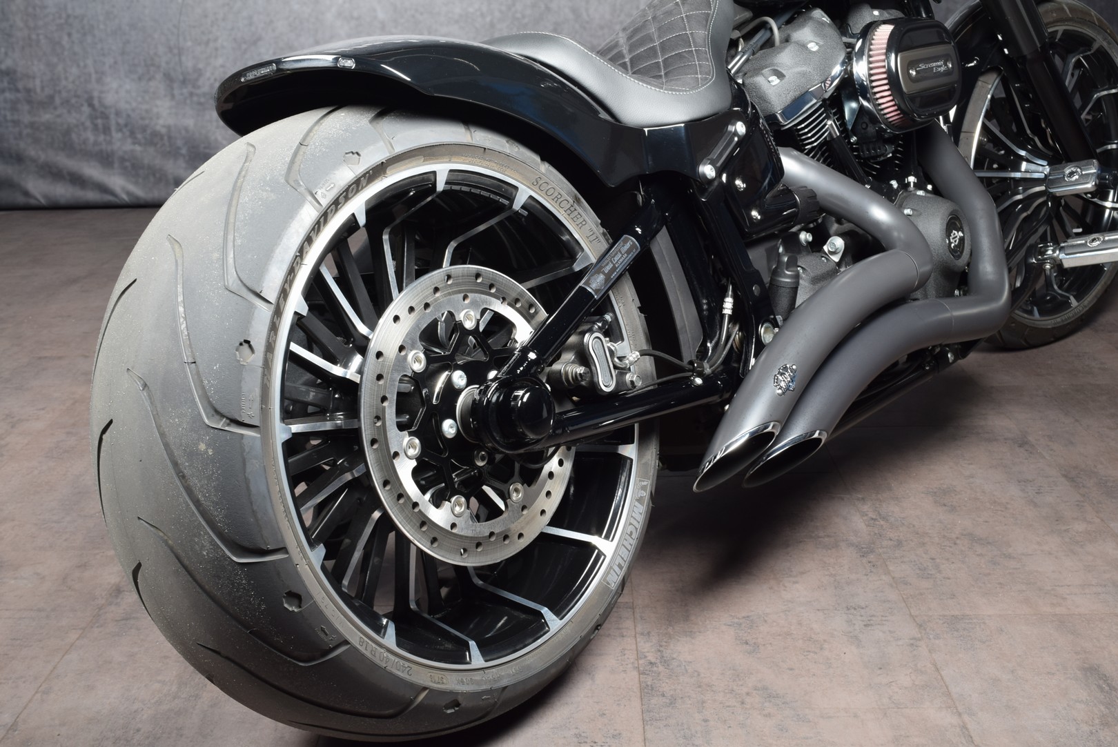 HARLEY-DAVIDSON - FXBRS Softail Breakout