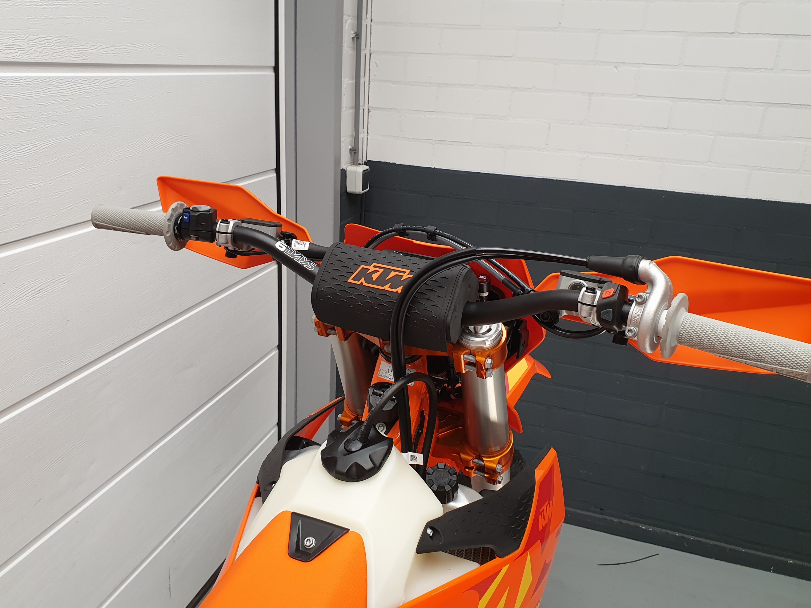 KTM - 300 EXC TBI SIX DAYS KTM 300 E