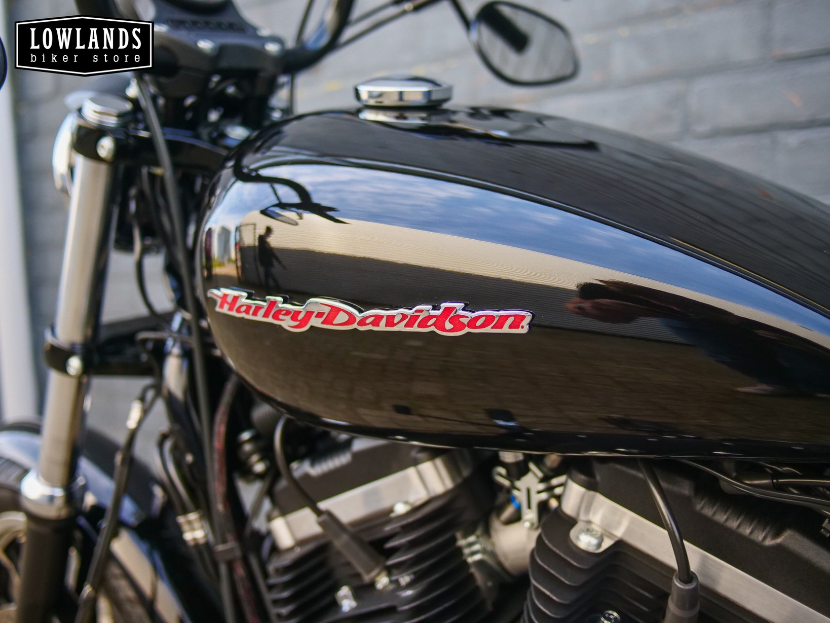 HARLEY-DAVIDSON - Sportster 883 Roadster