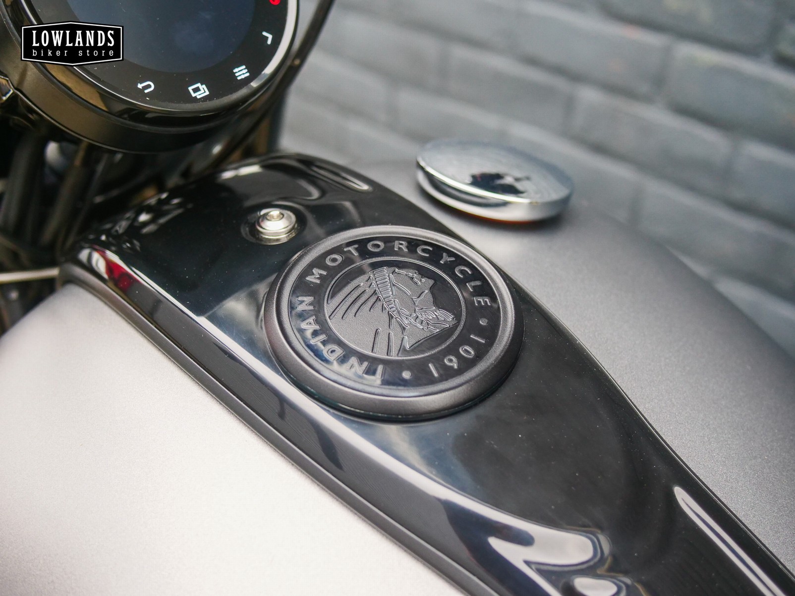 INDIAN - CHIEF BOBBER DARK HORSE TITANI