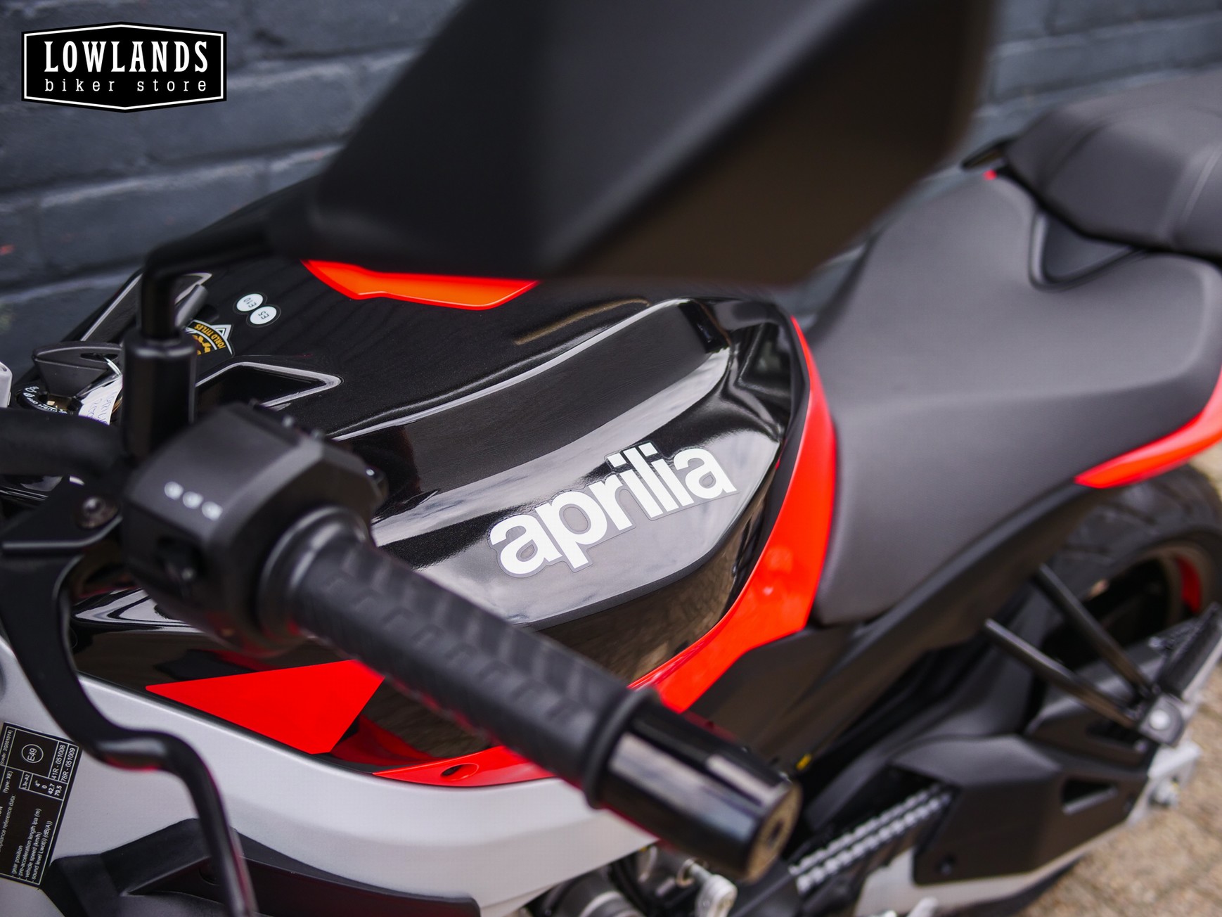 APRILIA - Tuono 457 Piranha Red