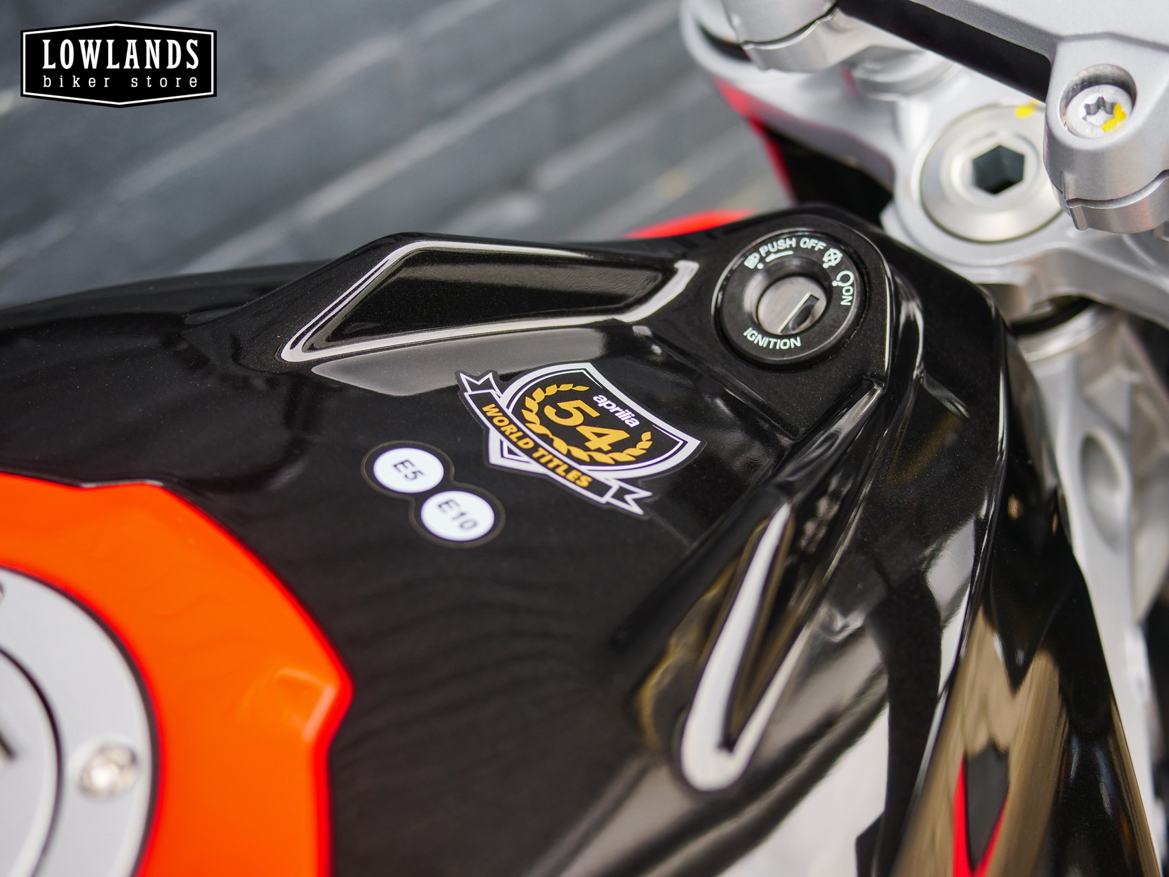 APRILIA - Tuono 457 Piranha Red