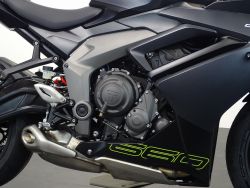 TRIUMPH - DAYTONA 660
