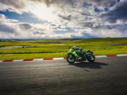 KAWASAKI - ZX-6 R