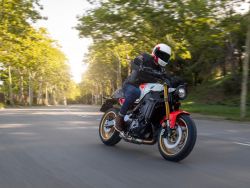 YAMAHA - XSR 900