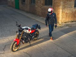 YAMAHA - XSR 900