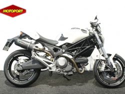MONSTER 696