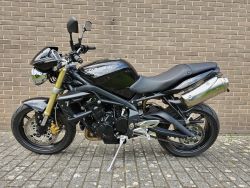 TRIUMPH - Streettriple 675