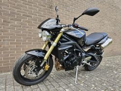 TRIUMPH - Streettriple 675