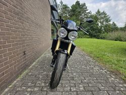 TRIUMPH - Streettriple 675